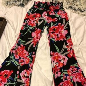 Flowy floral ROXY pants!
